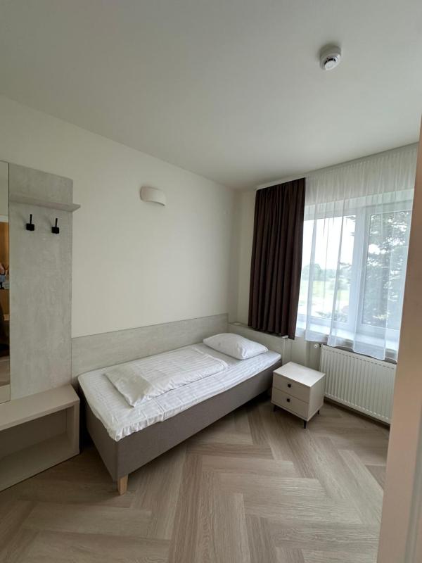 Large Single Room image 3