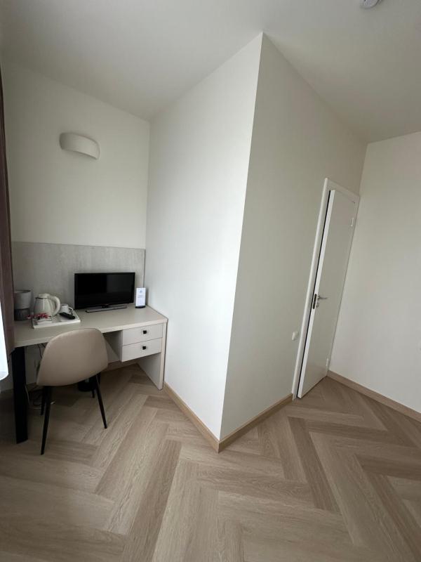 Large Single Room image 4
