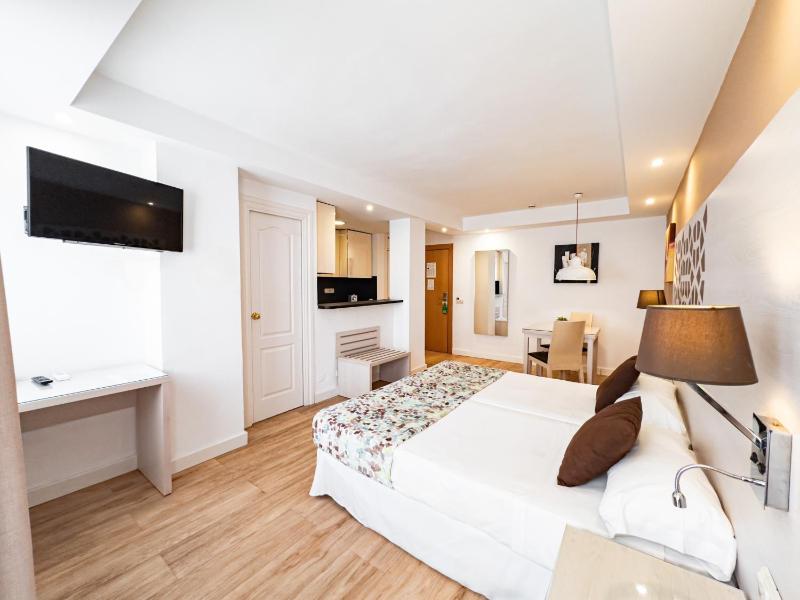Studio with Side Sea View (1-2 Adults) image 1