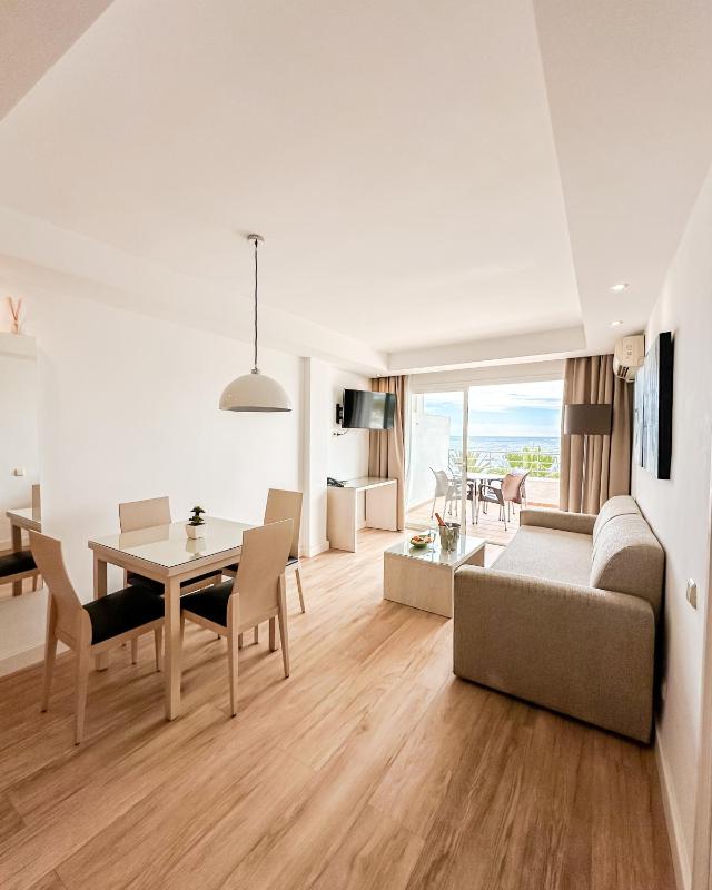 Superior Frontal Sea View Apartment  image 4
