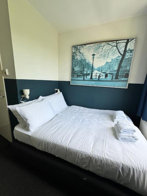 Small Double Room with Canal View image 4