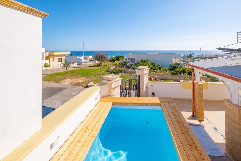 Villa with Sea View image 3
