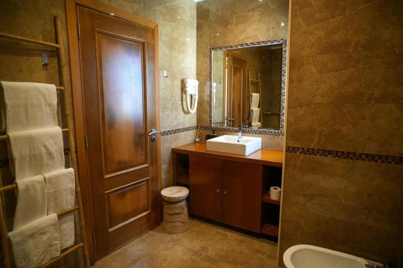 Double Deluxe Suite with Sea View image 2