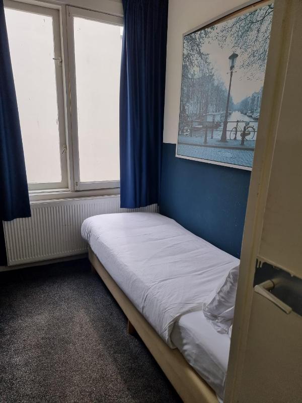 Small Single Room image 4