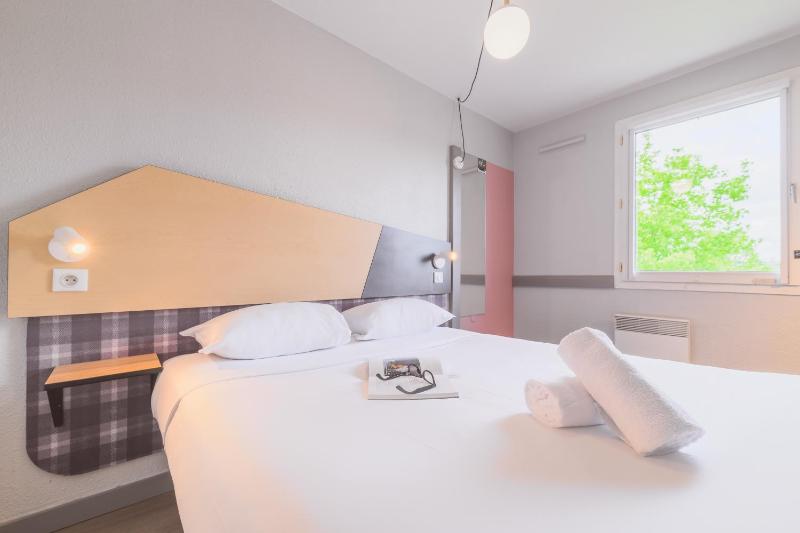 Two Adjacent Double Rooms (non communicating) image 4
