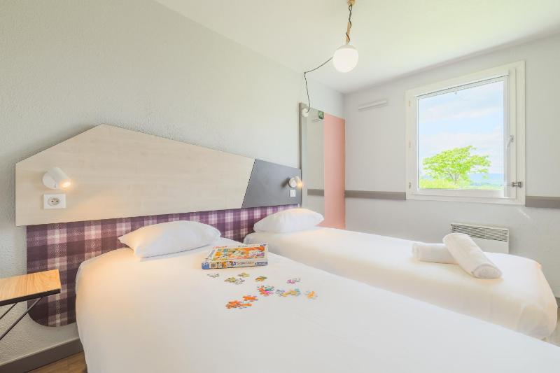Two Adjacent Double Rooms (non communicating) image 3