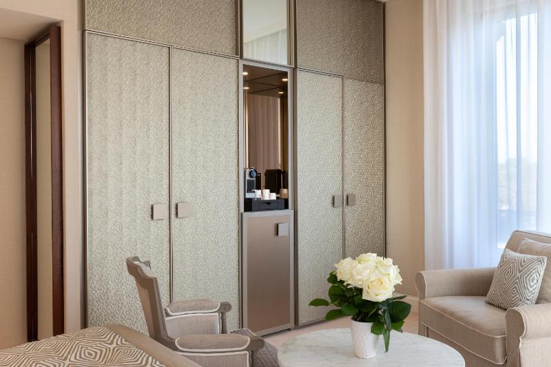 Prestige Room with Sea View image 3