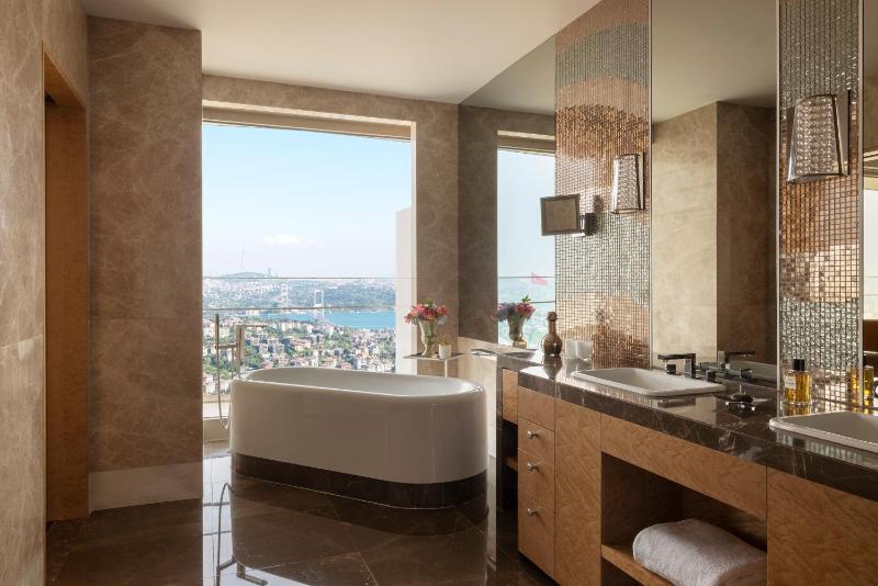 Two-Bedroom Continents King Suite image 3