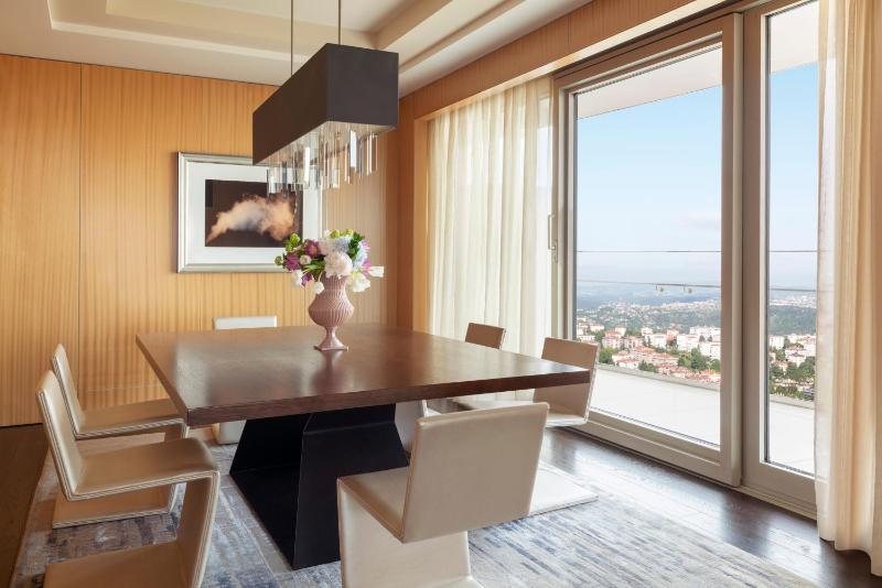 Two-Bedroom Continents King Suite image 4