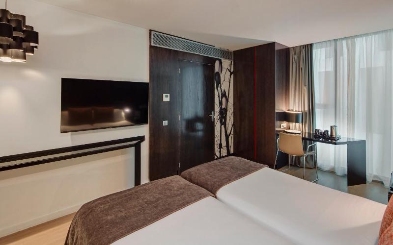 Basic Double or Twin Room image 4