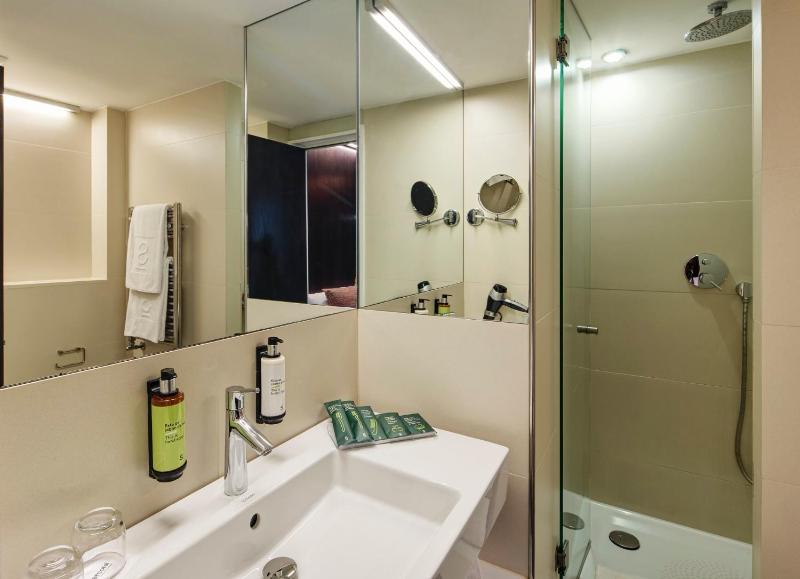 Classic Twin Room image 1