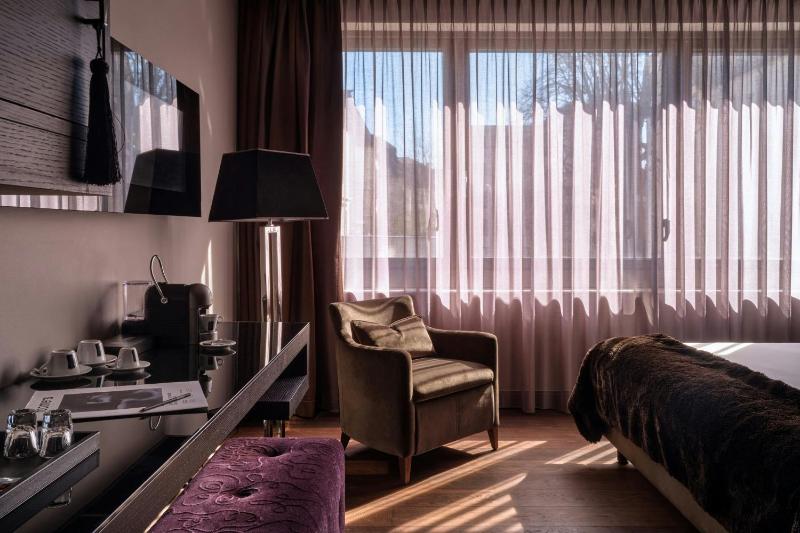 Comfort Queen Room with Courtyard View image 3