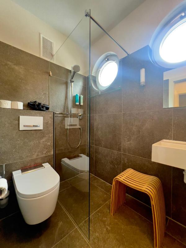 Single Room image 4