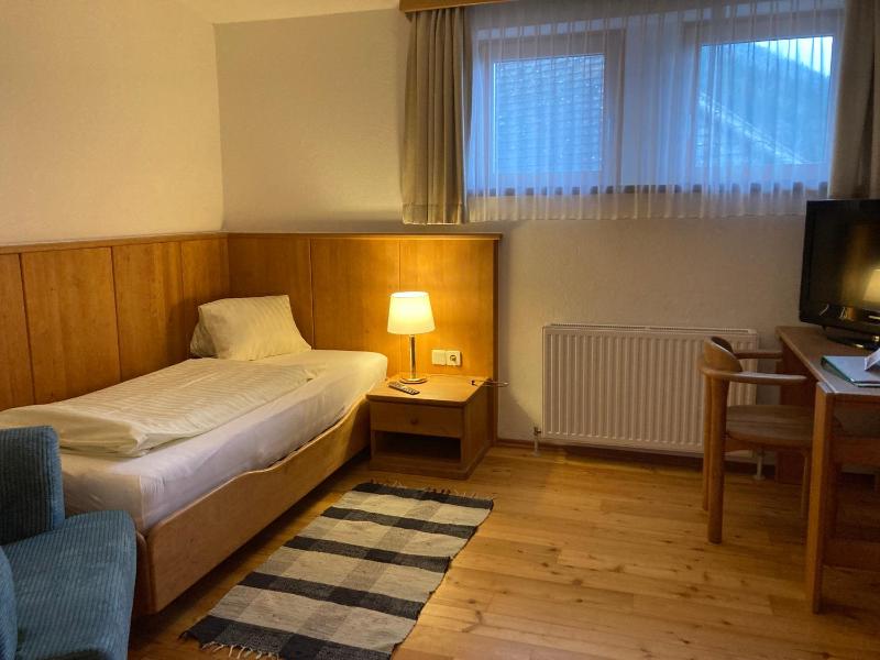 Standard Single Room image 3
