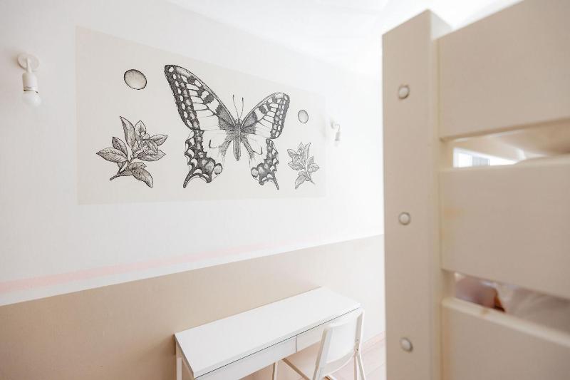 Single Bed in 4-Bed Mixed Dormitory Room image 3