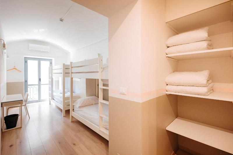 4-Bed Mixed Dormitory Room image 2