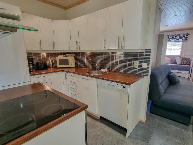 Two Bedroom House with Lake View image 4