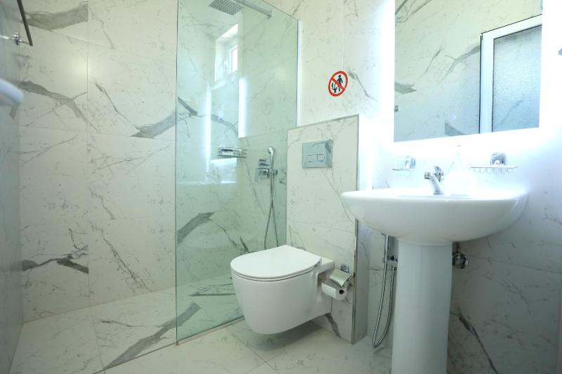Standard Twin Room image 1