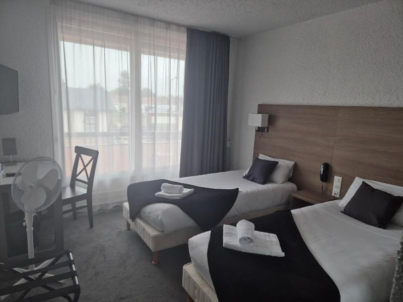 Deluxe Double or Twin Room with City View image 4