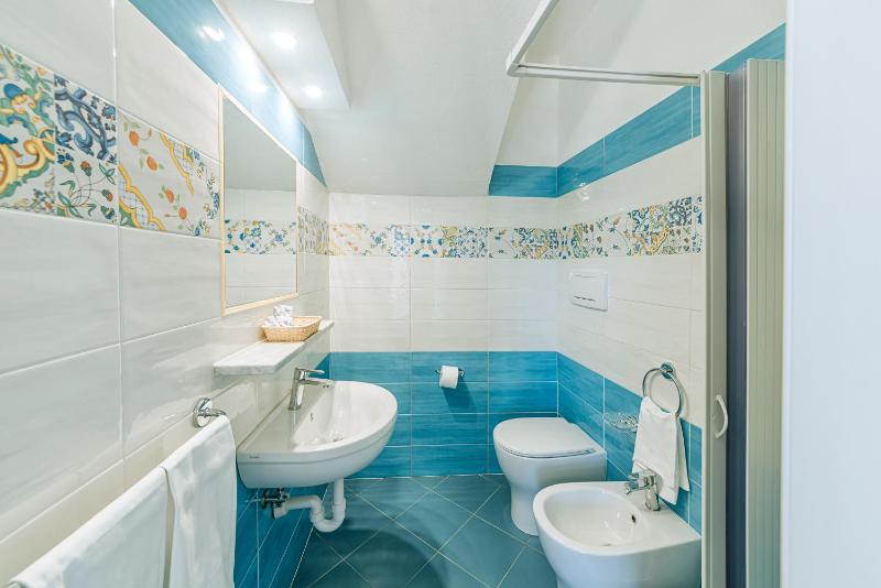 Twin Room with Sea View image 3