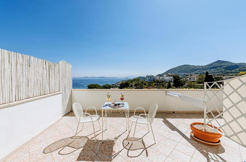 Twin Room with Sea View image 4