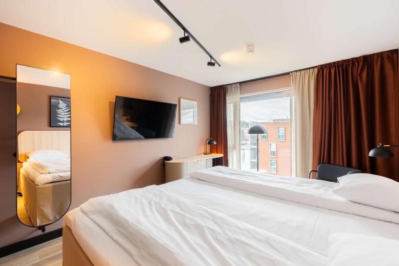 Standard Double Room image 3