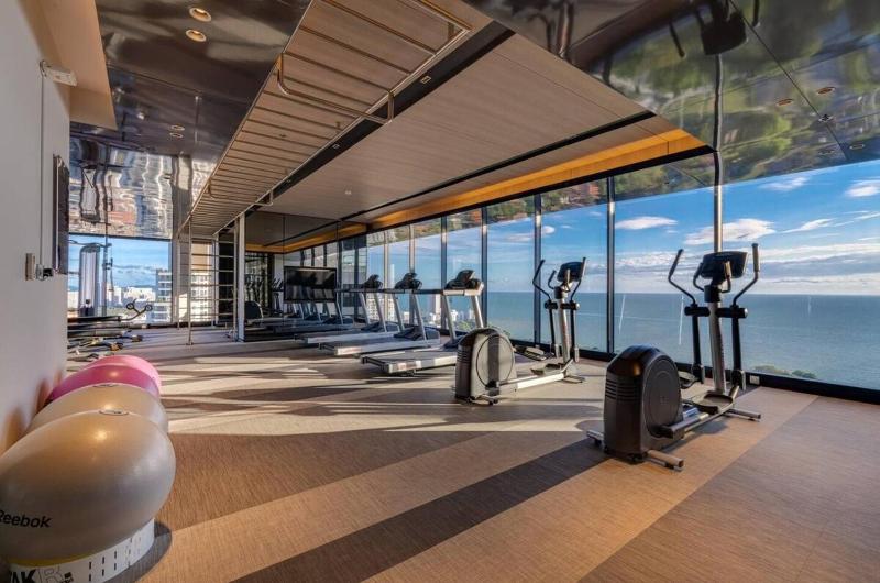 Stunning Sea View Condo -Next To Beach - image 16