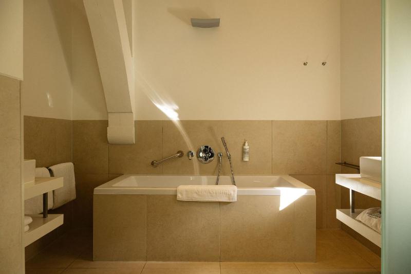 Junior Suite image 3