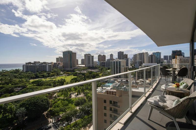 Deluxe Two-Bedroom Suite with Ocean View image 3