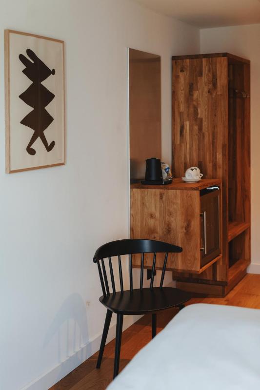 Man Met Bril Koffie Hotel - image 12