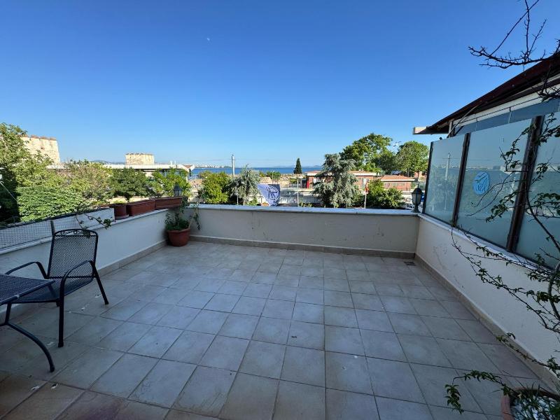 Standard Triple Room with Sea View image 3