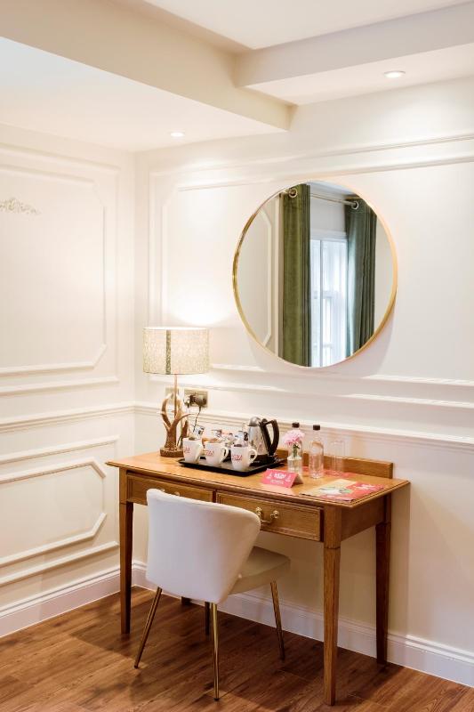 Superior Double or Twin Room image 4