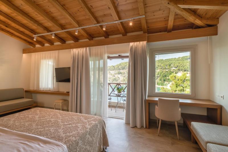 Suite with Sea View image 2