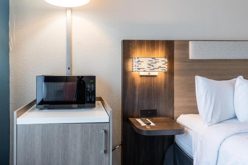 King Room - Mobility Access/Hearing Accessible image 2