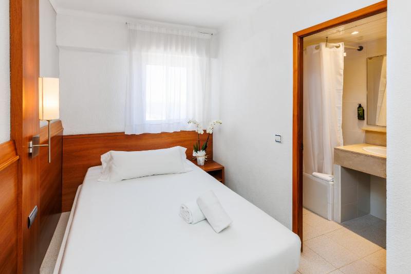 Single Room image 3