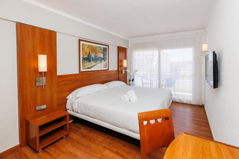 Double Room with Balcony image 1
