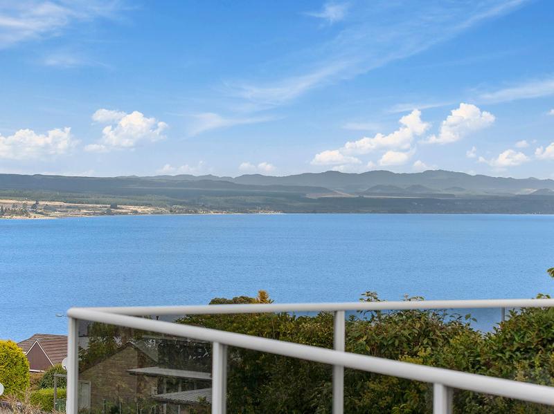 Lofty Lakeviews - Acacia Bay Holiday Home - image 24