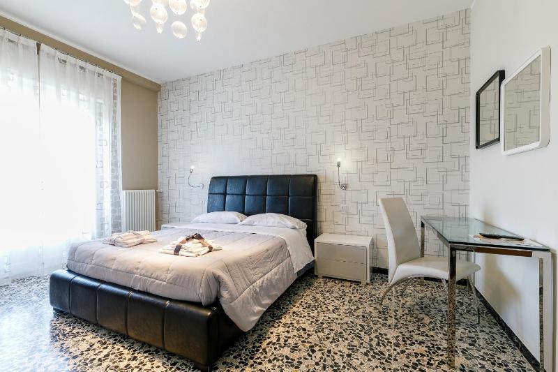 Double Room with Private Bathroom image 1