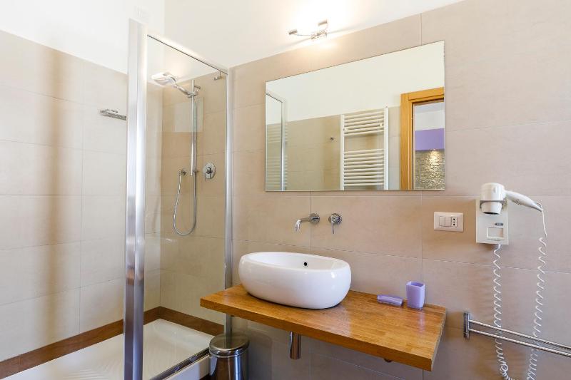 Double Room with Private Bathroom image 3