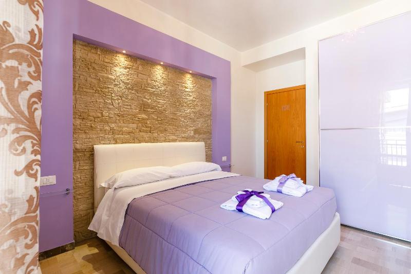 Double Room with Private Bathroom image 1
