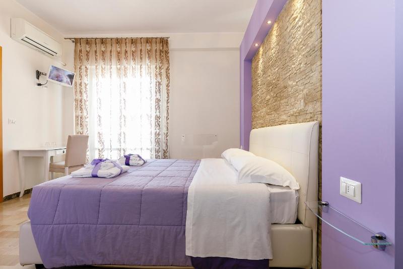 Double Room with Private Bathroom image 2