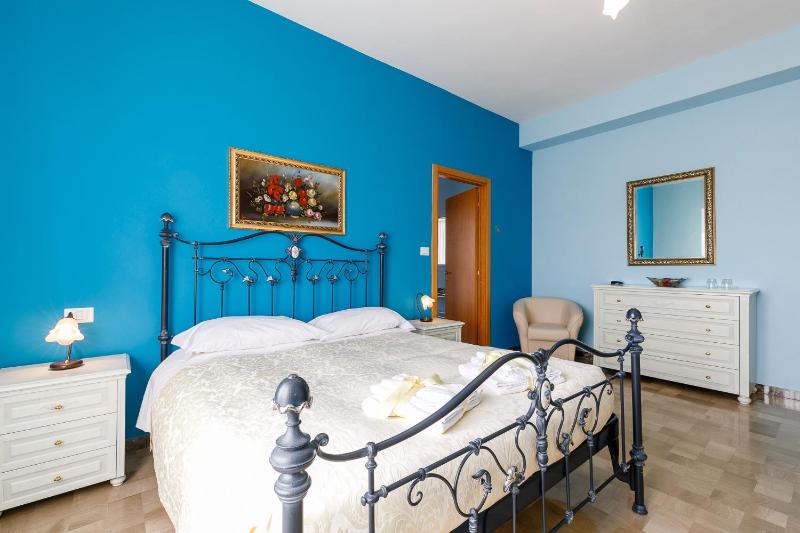 Triple Room with Private Bathroom image 1