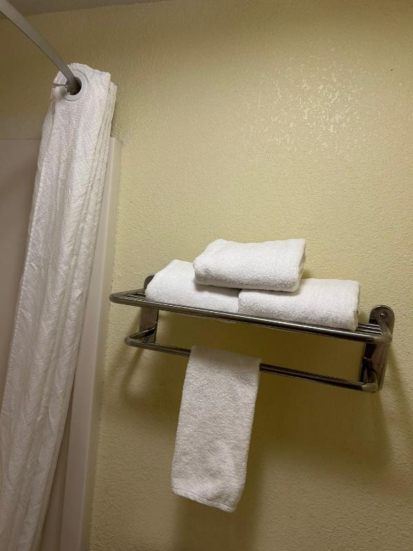 Queen Room with Two Queen Beds - Accessible/Non-Smoking  image 2
