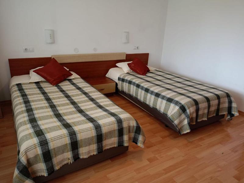 Mountain Paradise 1 - 2 Bedroom - Large apartment - image 15