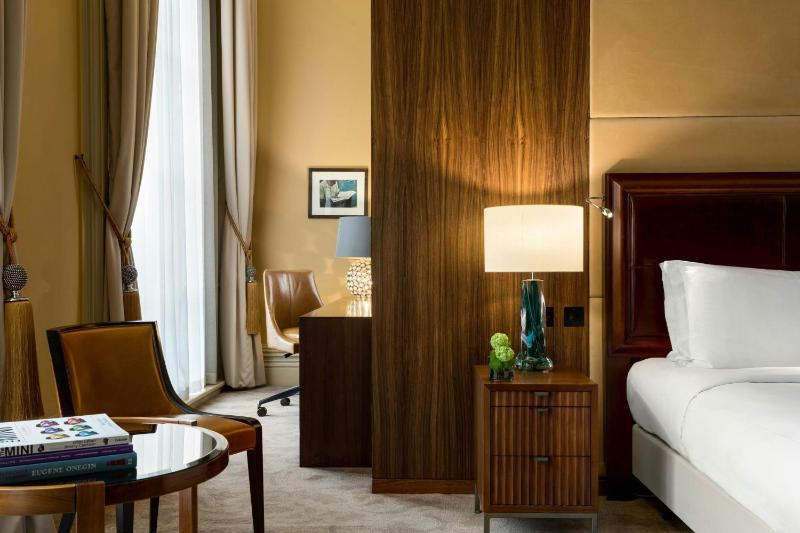 Chambers Junior Suite with One King Bed image 3
