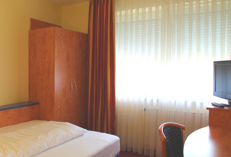 Comfort Single Room image 3