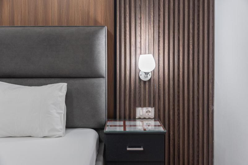 Deluxe Double Room with Sea View image 2