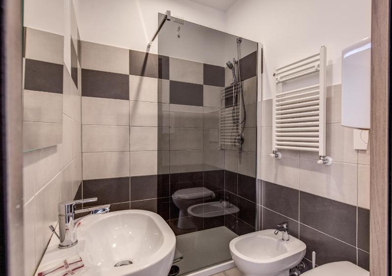 Triple Room with Balcony image 2