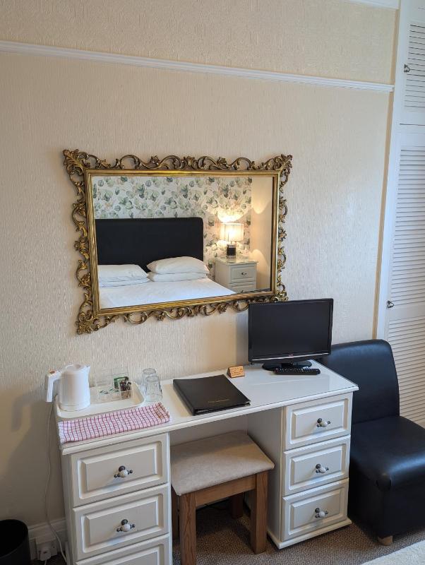 Double Room image 2