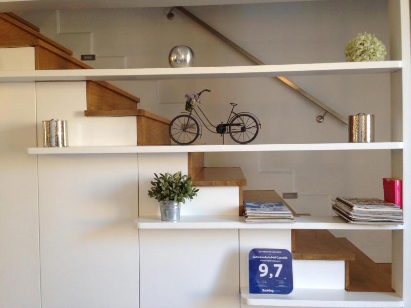 One-Bedroom Apartment - Split Level image 3